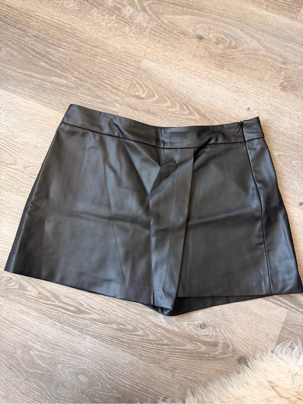 Zara Black Faux Leather Women's skirt -shorts